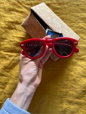 Akila red Sunglasses Case in cork Natural Brown